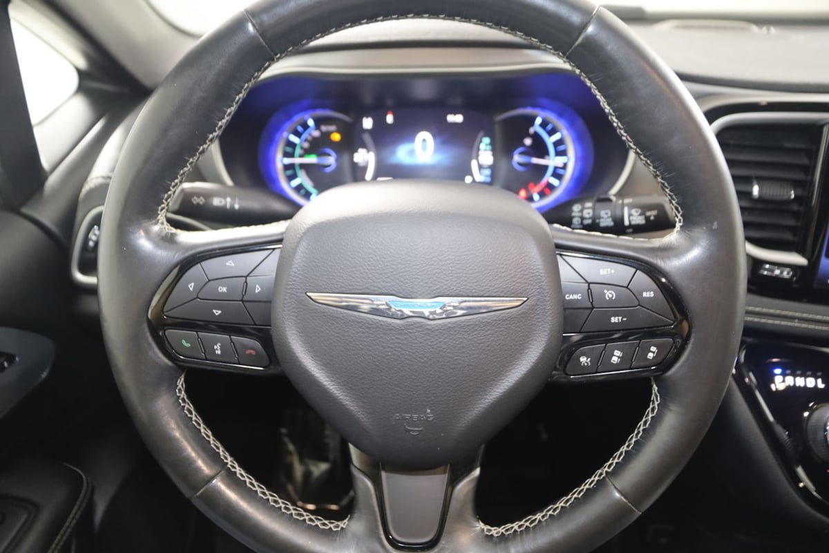 Used 2021 Chrysler Pacifica Touring-L w/ S Appearance Package FWD image 38