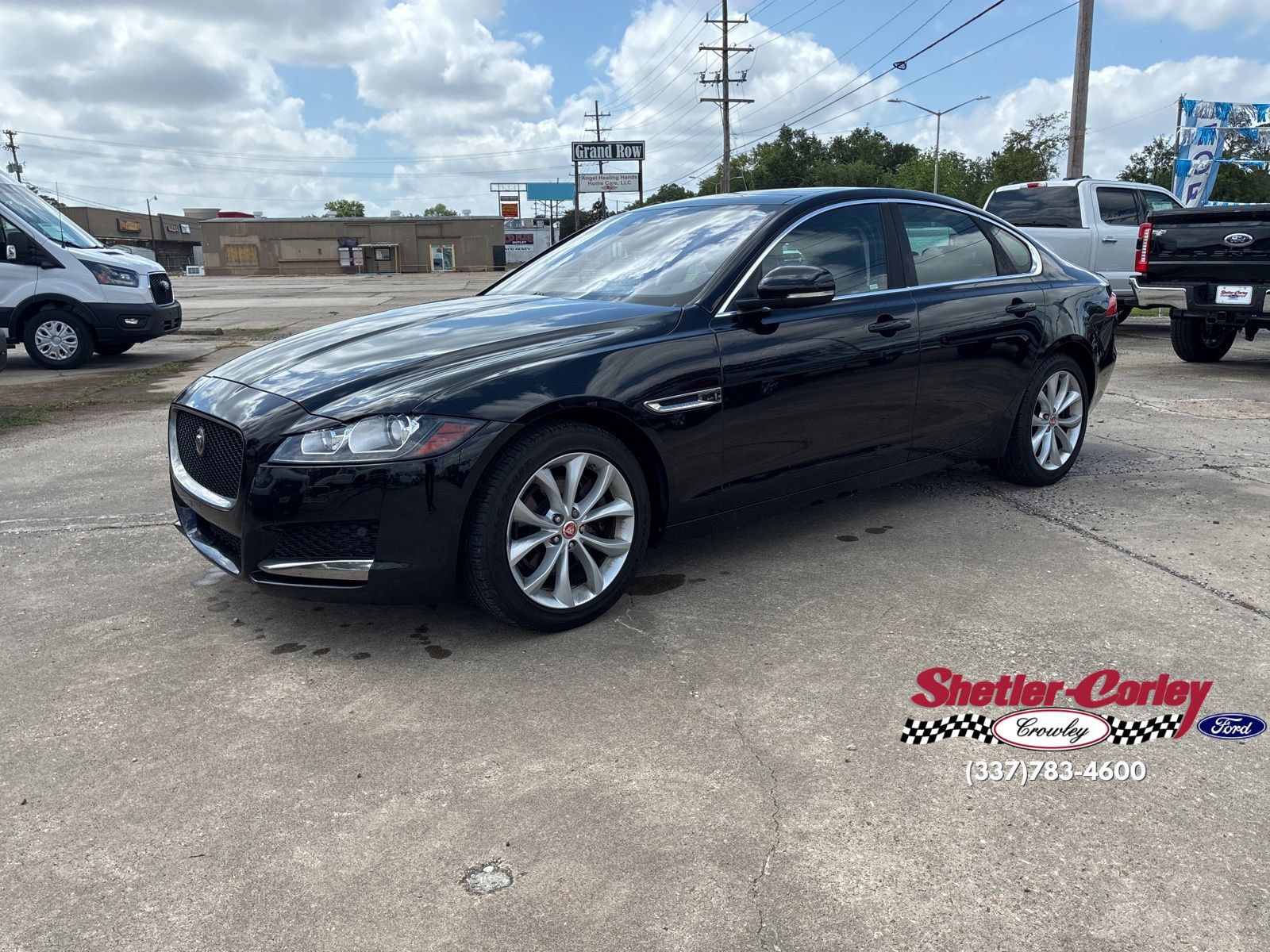 Used 2018 Jaguar XF Premium RWD image 8