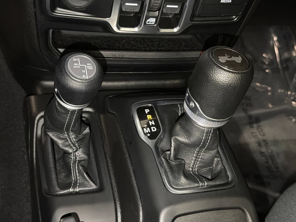 Used 2024 Jeep Wrangler Unlimited Sahara AWD/4WD image 28