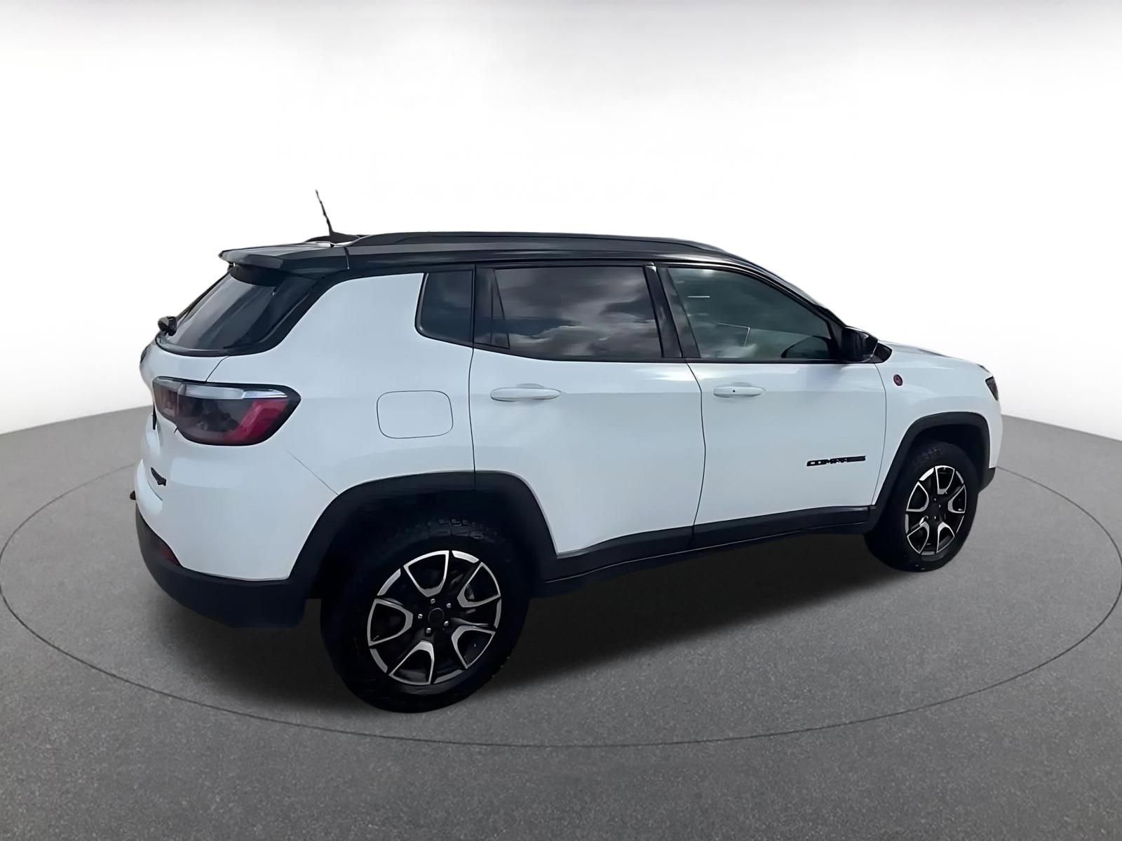 Used 2025 Jeep Compass Trailhawk AWD/4WD image 15