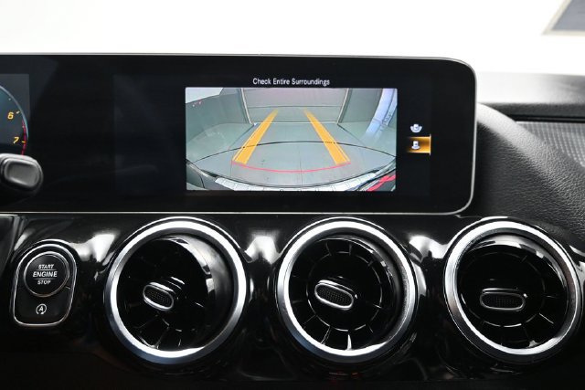 Used 2021 Mercedes-Benz GLA 250 4MATIC w/ Premium Package image 18