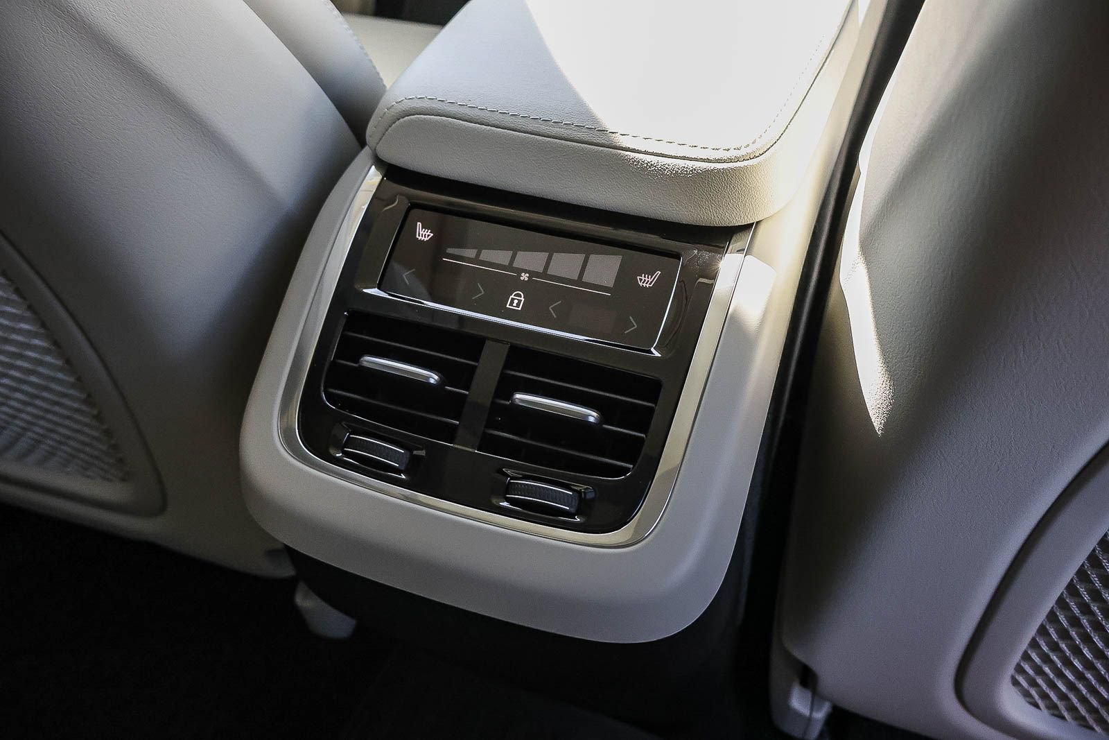 New 2026 Volvo XC60 B5 Ultra AWD/4WD image 20