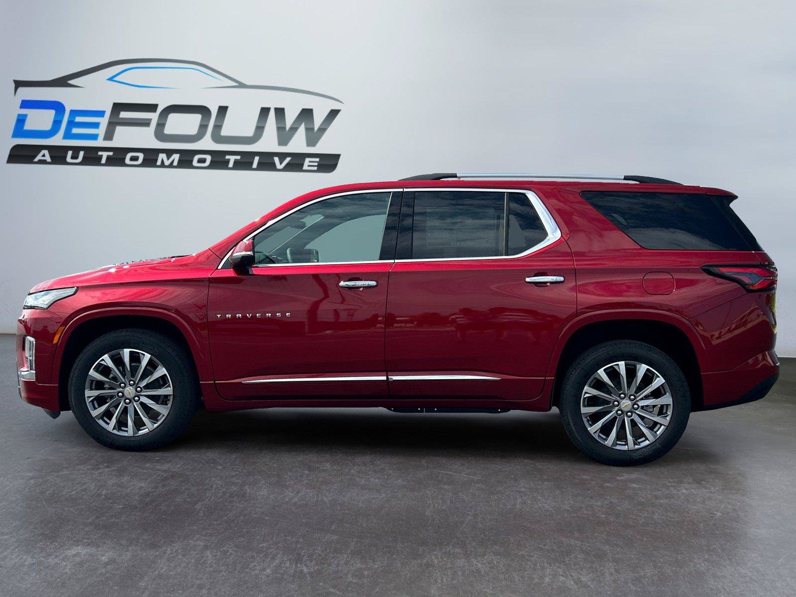 Used 2023 Chevrolet Traverse Premier FWD image 6