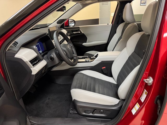New 2025 Mitsubishi Outlander SE image 8