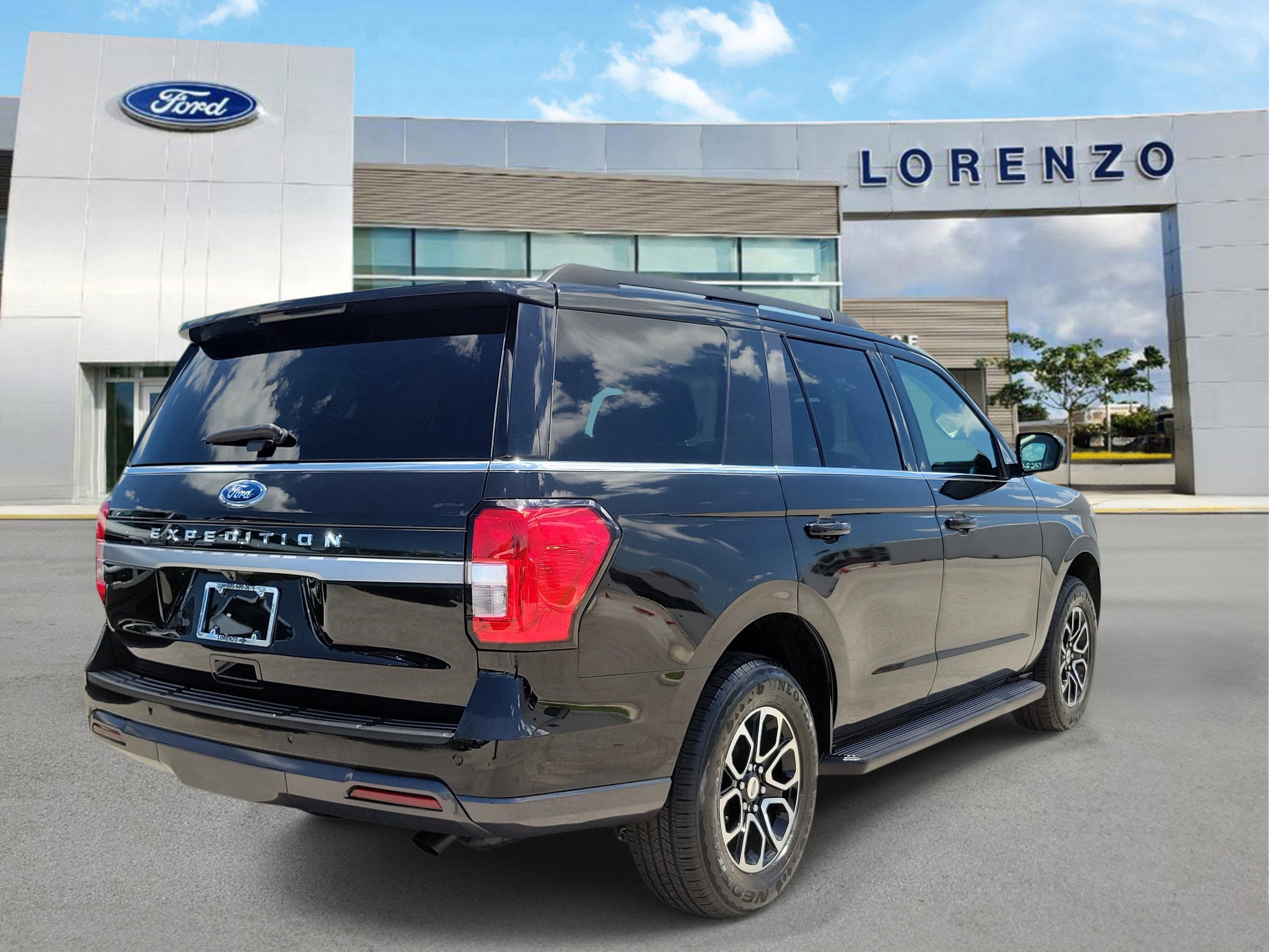Certified 2023 Ford Expedition XLT RWD image 5