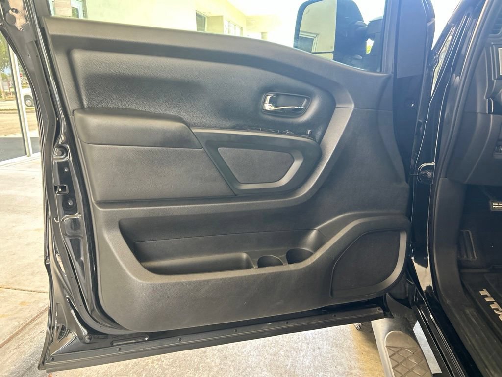 Used 2018 Nissan Titan SV w/ SV Convenience Package AWD/4WD image 40
