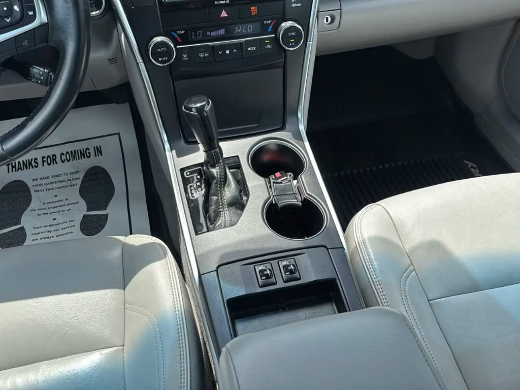 Used 2016 Toyota Camry XLE FWD image 17