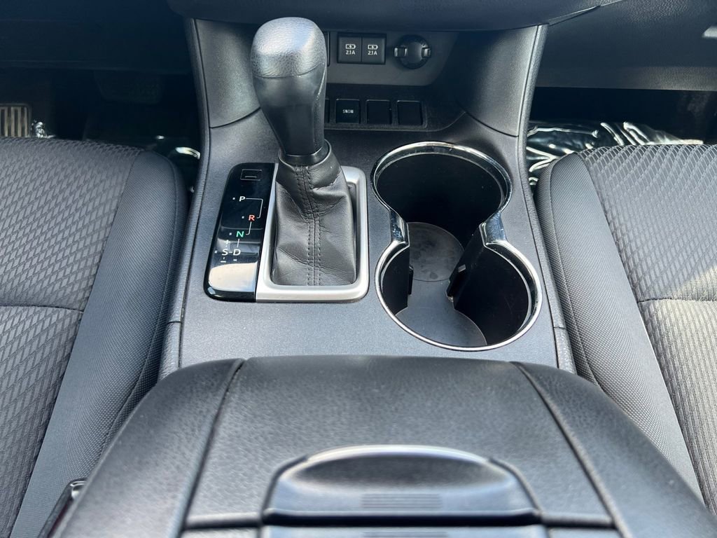 Used 2017 Toyota Highlander LE FWD image 11