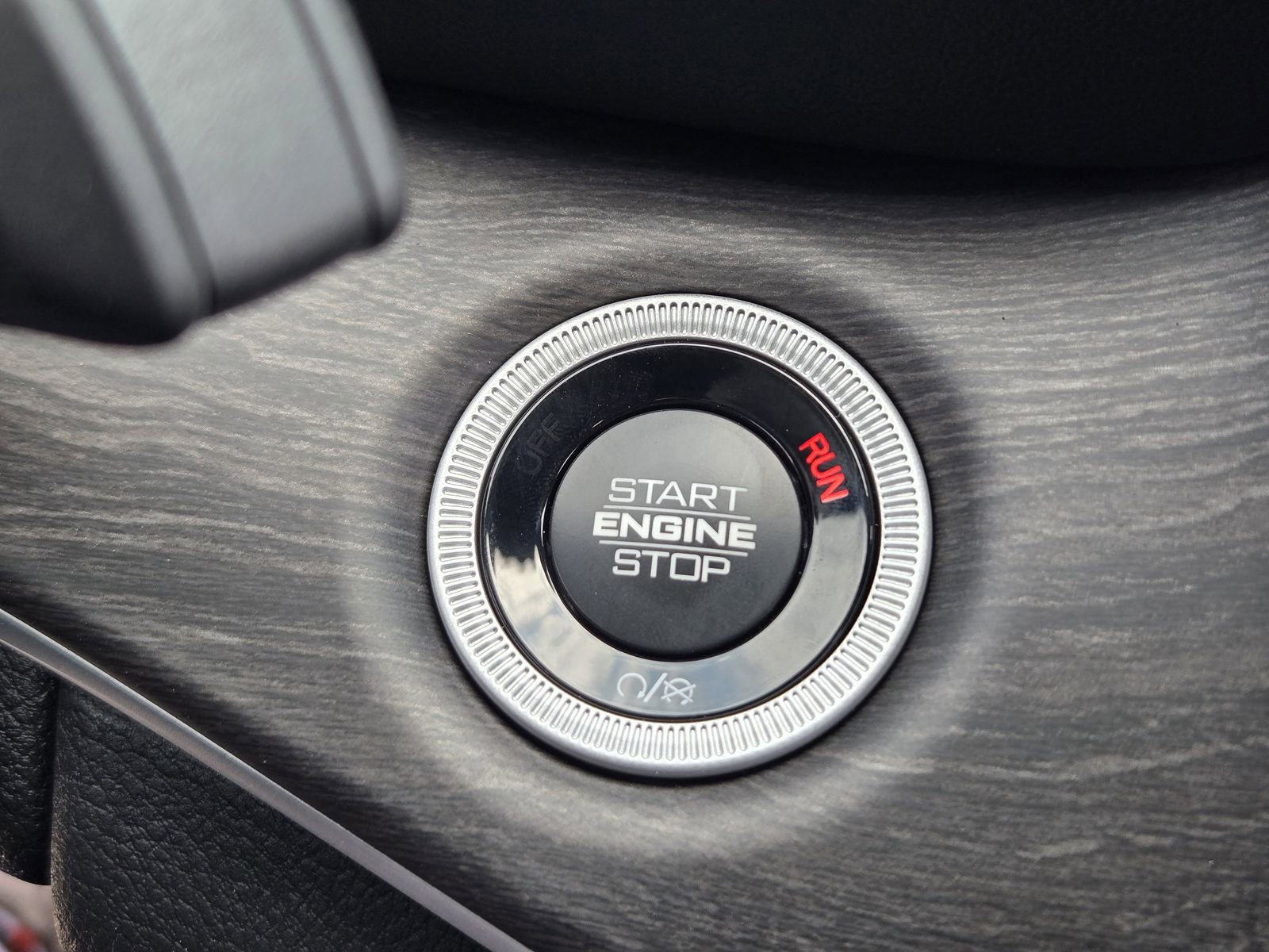 New 2025 Jeep Grand Cherokee Limited w/ Black Appearance Package image 19