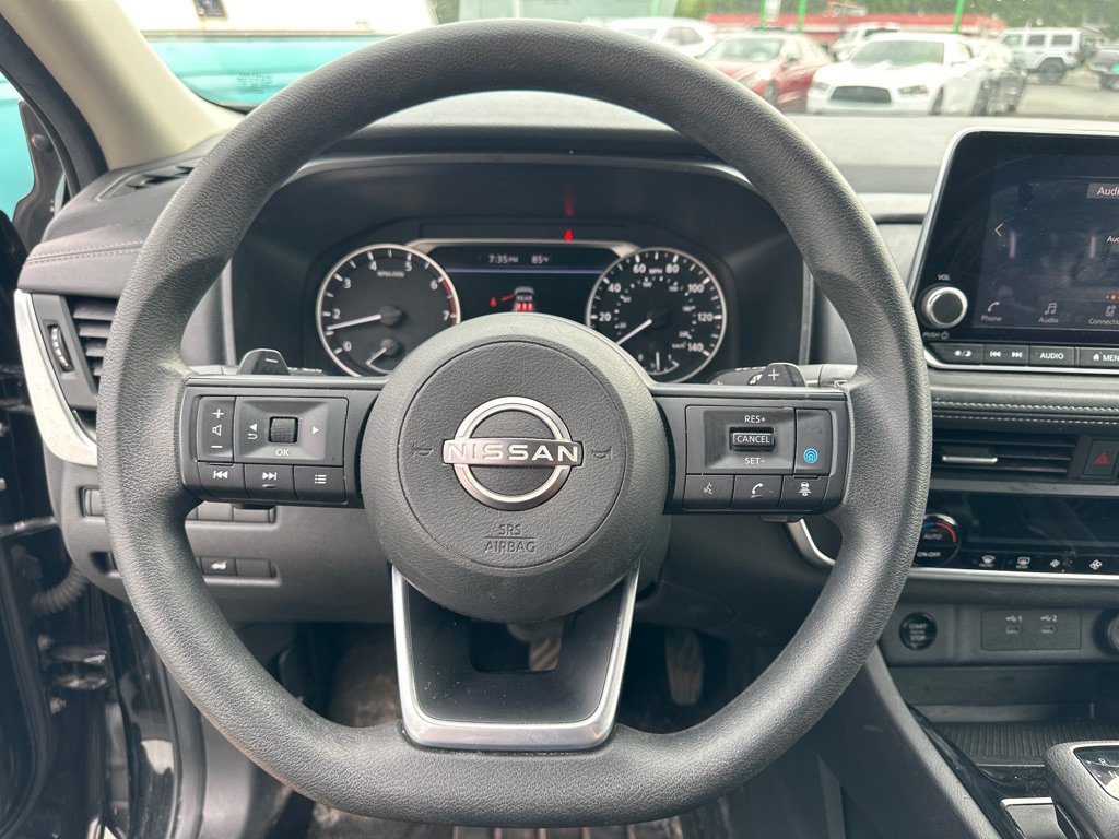 Used 2024 Nissan Rogue SV FWD image 11