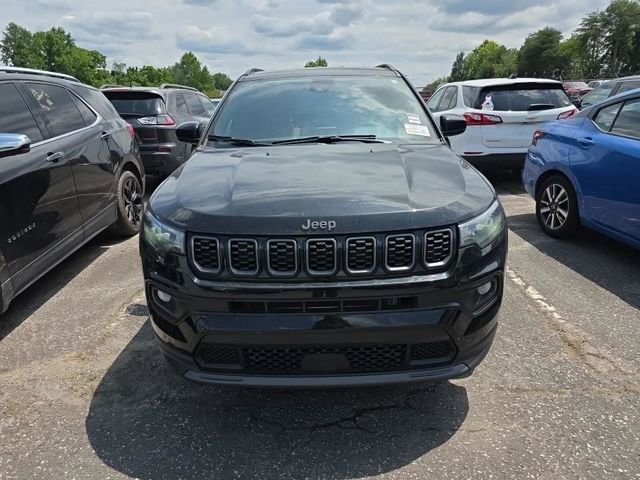 Used 2025 Jeep Compass Latitude w/ Altitude Special Edition AWD/4WD image 5