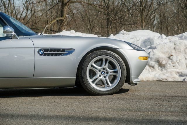 Used 2002 BMW Z8 RWD image 16
