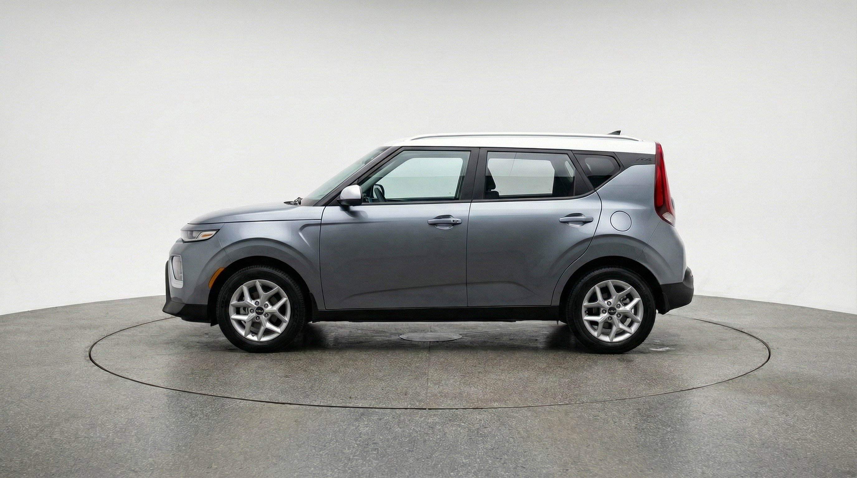 Used 2025 Kia Soul LX w/ LX Technology Package FWD image 5