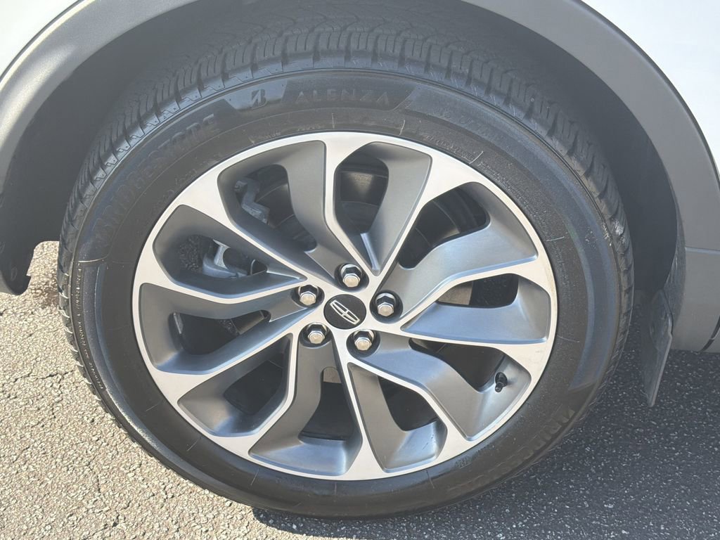 Used 2022 Lincoln Nautilus Reserve w/ Equipment Group 201A image 17