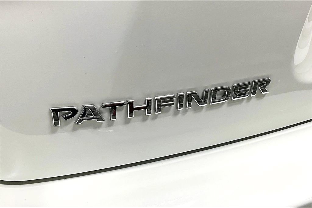 Used 2018 Nissan Pathfinder Platinum image 14