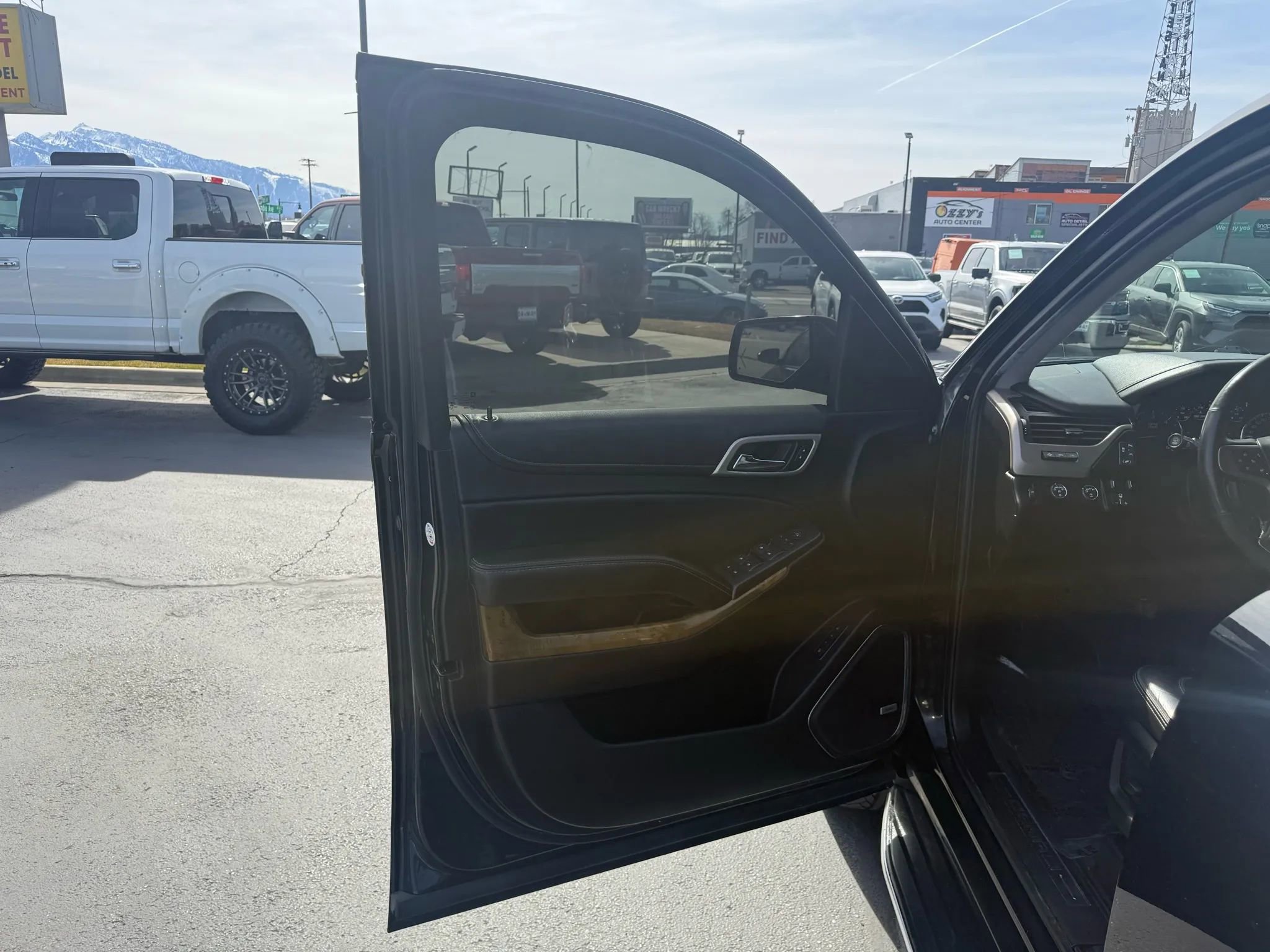 Used 2017 GMC Yukon Denali w/ Enhanced Security Package image 20