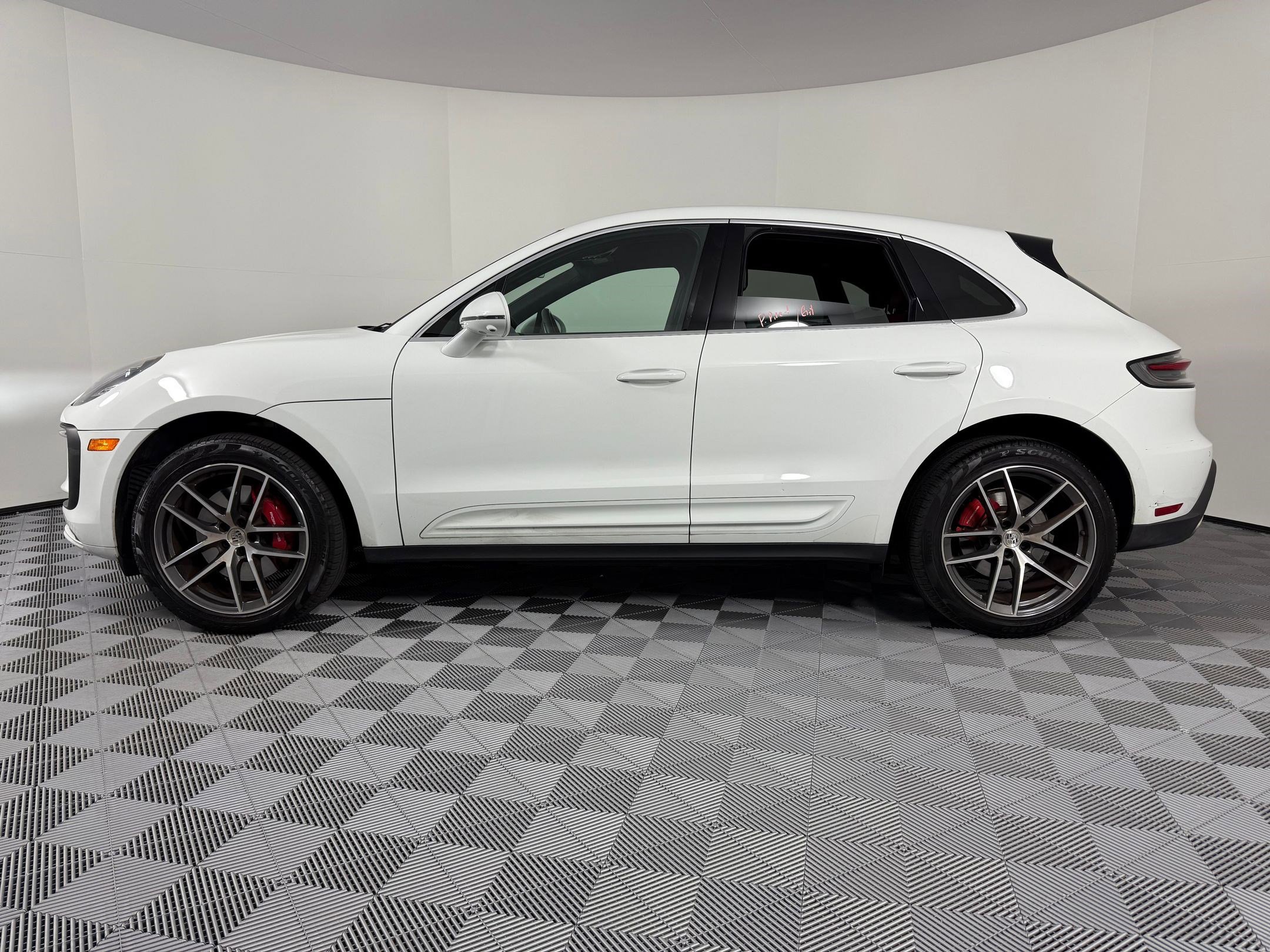 Used 2022 Porsche Macan S image 2