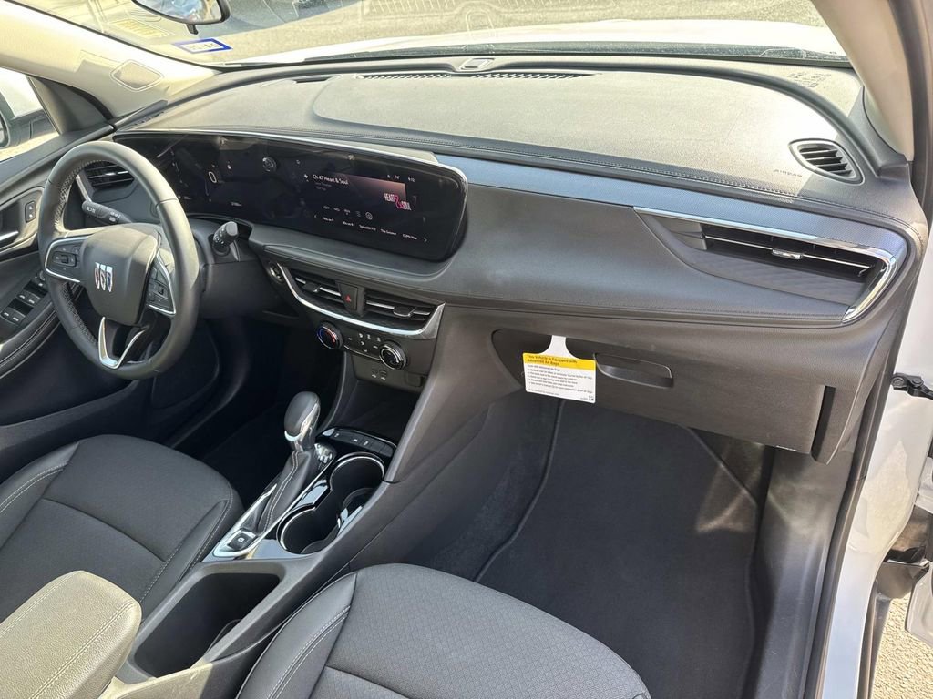 Certified 2025 Buick Encore GX Preferred FWD image 12