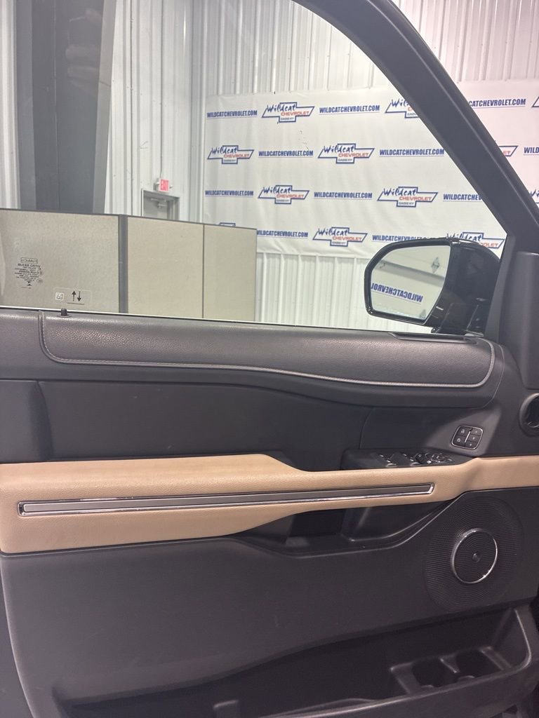 Used 2023 Ford Expedition Limited AWD/4WD image 14