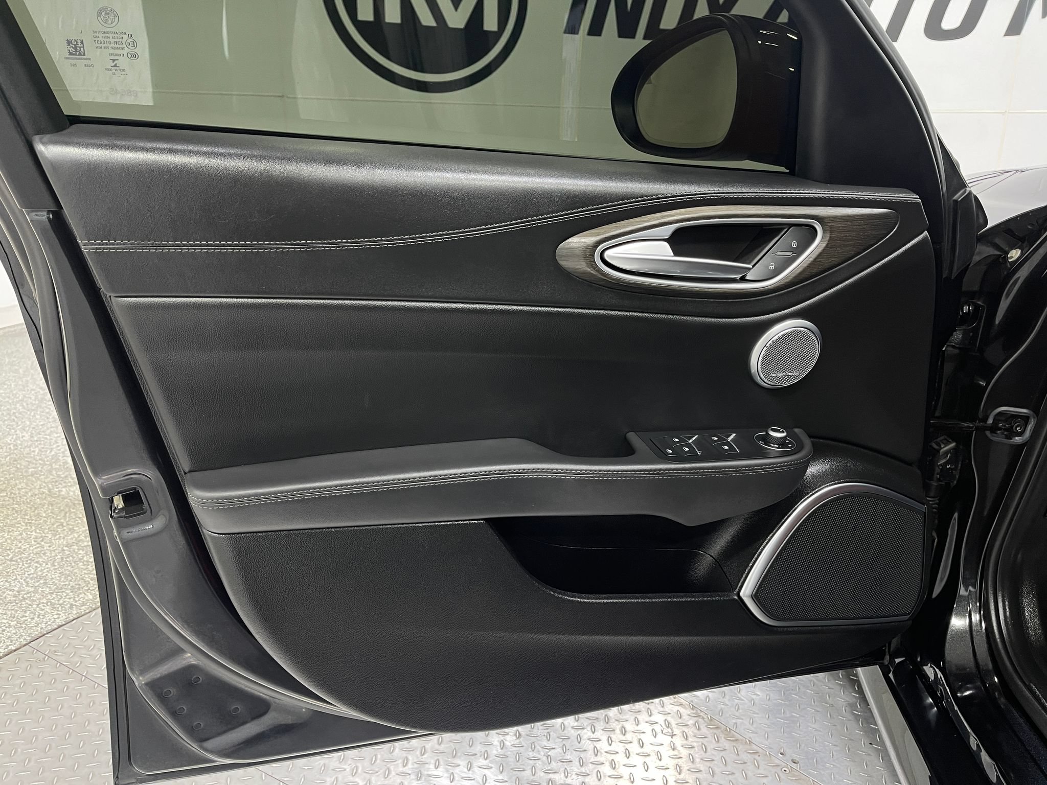 Used 2022 Alfa Romeo Giulia Ti AWD/4WD image 15