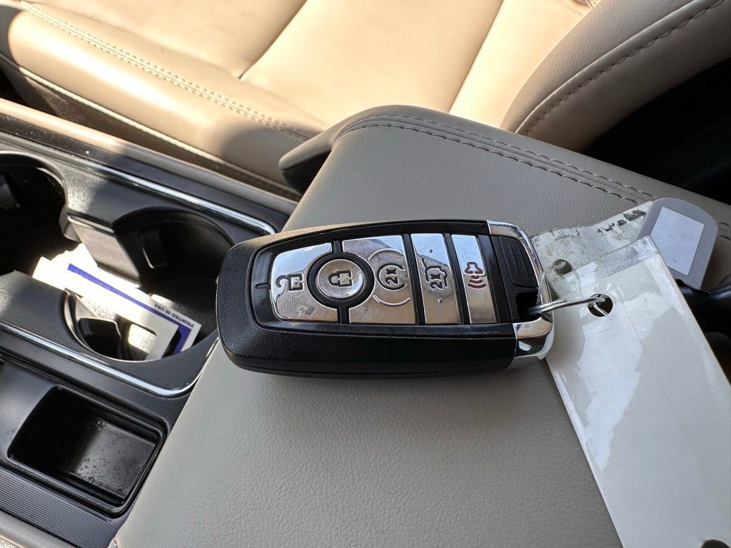 Used 2025 Lincoln Corsair FWD image 33