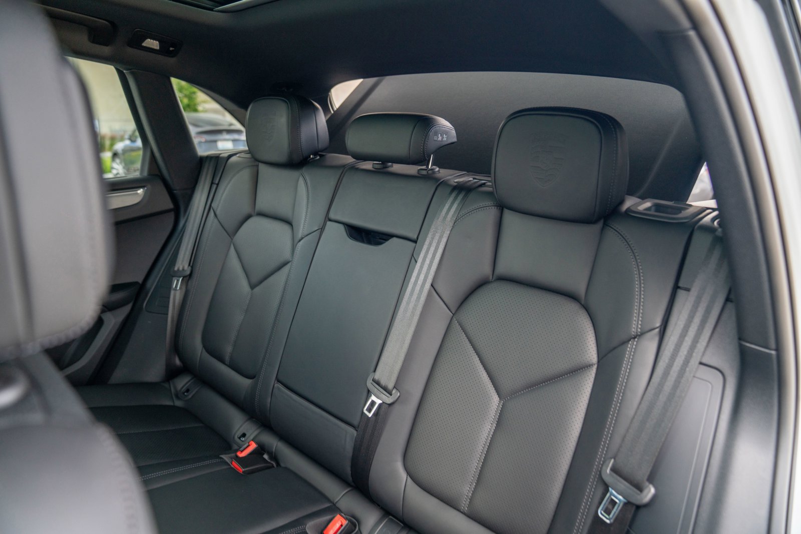 Certified 2026 Porsche Macan AWD/4WD image 24