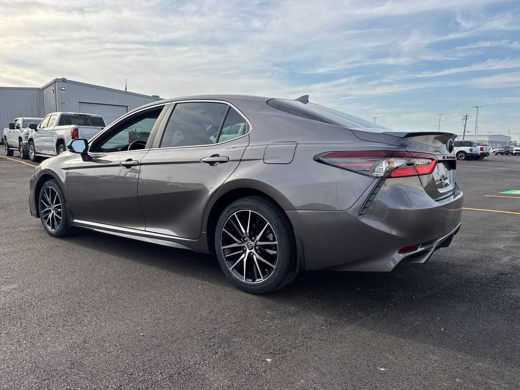 Used 2023 Toyota Camry SE FWD image 4