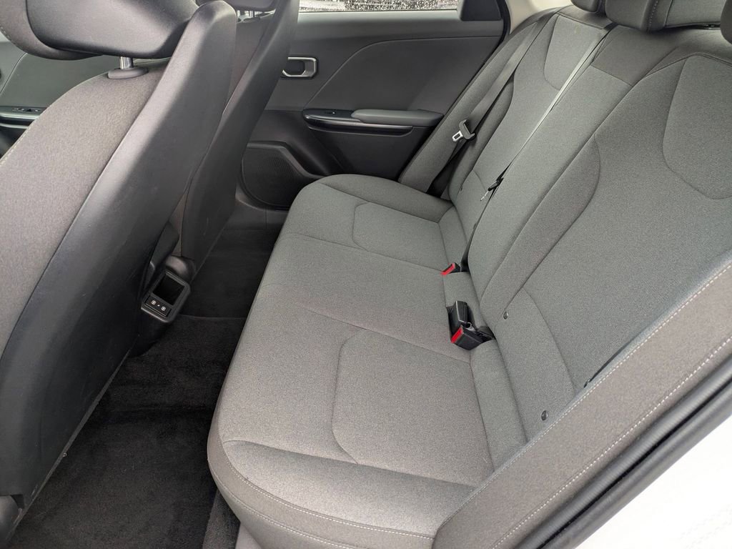 Used 2025 Kia K4 FWD image 33