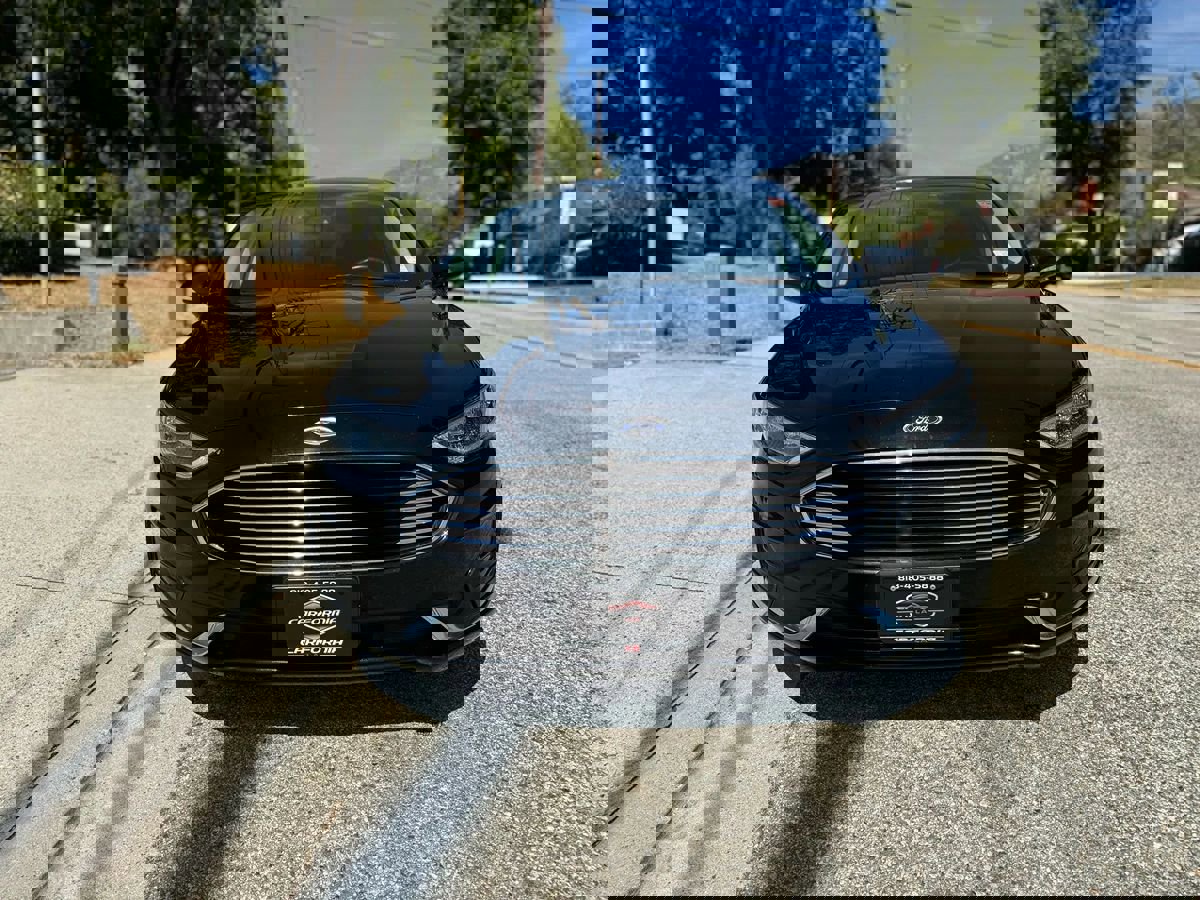 Used 2019 Ford Fusion SEL image 2