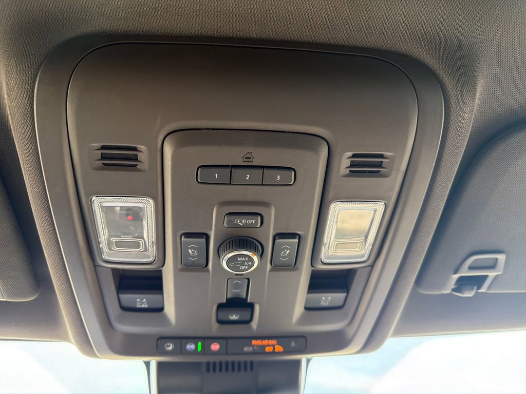 Used 2024 Chevrolet Tahoe Z71 w/ Luxury Package image 45