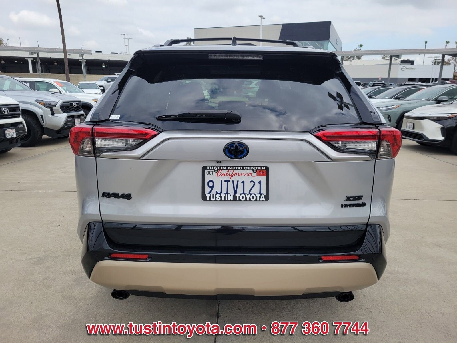 Used 2023 Toyota RAV4 XSE AWD/4WD image 5