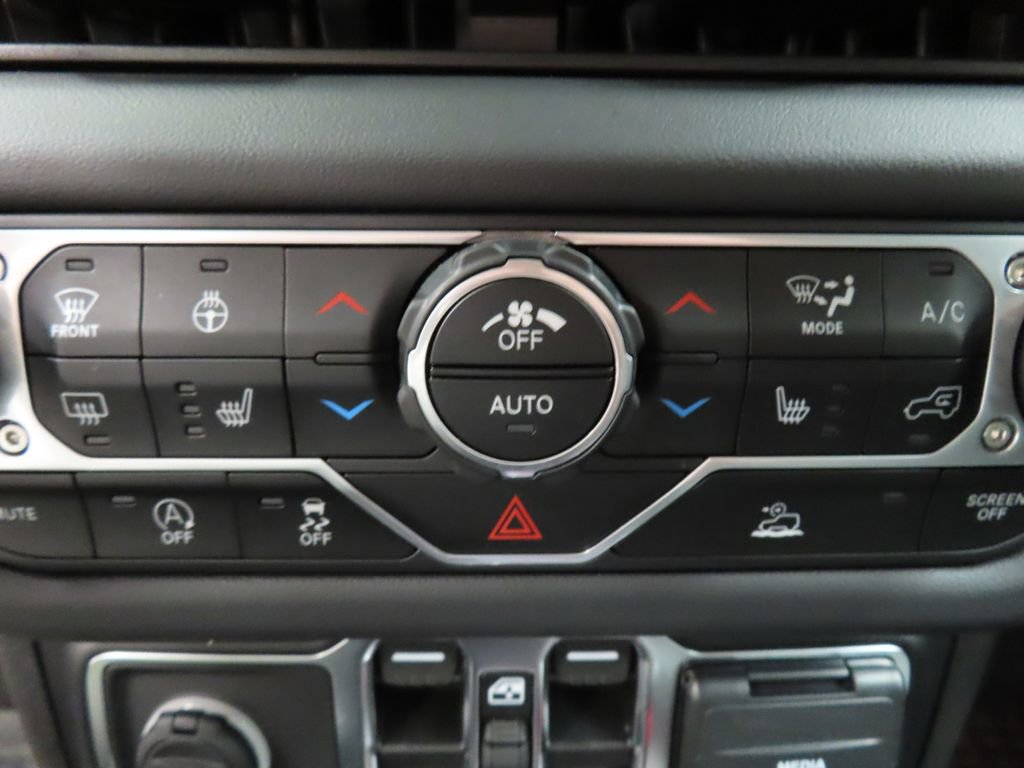 Used 2024 Jeep Wrangler Unlimited Sahara w/ Technology Group AWD/4WD image 57