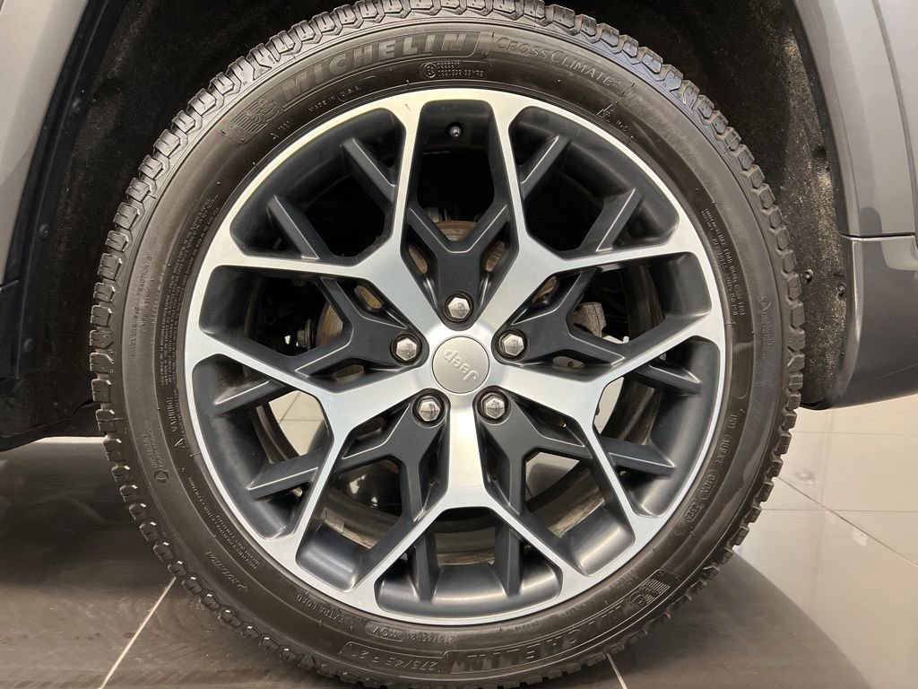 Used 2023 Jeep Grand Cherokee Summit AWD/4WD image 7