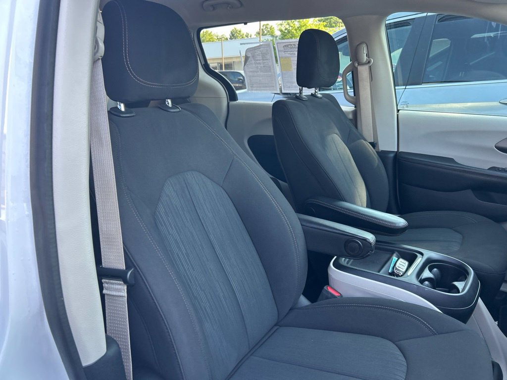 Certified 2020 Chrysler Pacifica Touring FWD image 39