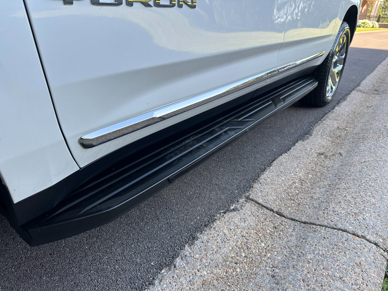 Used 2024 GMC Yukon XL SLT w/ SLT Luxury Package image 54