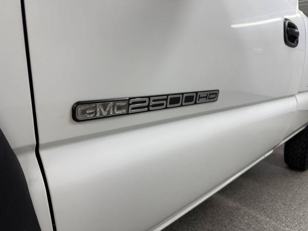 Used 2005 GMC Sierra 2500 W/T AWD/4WD image 11