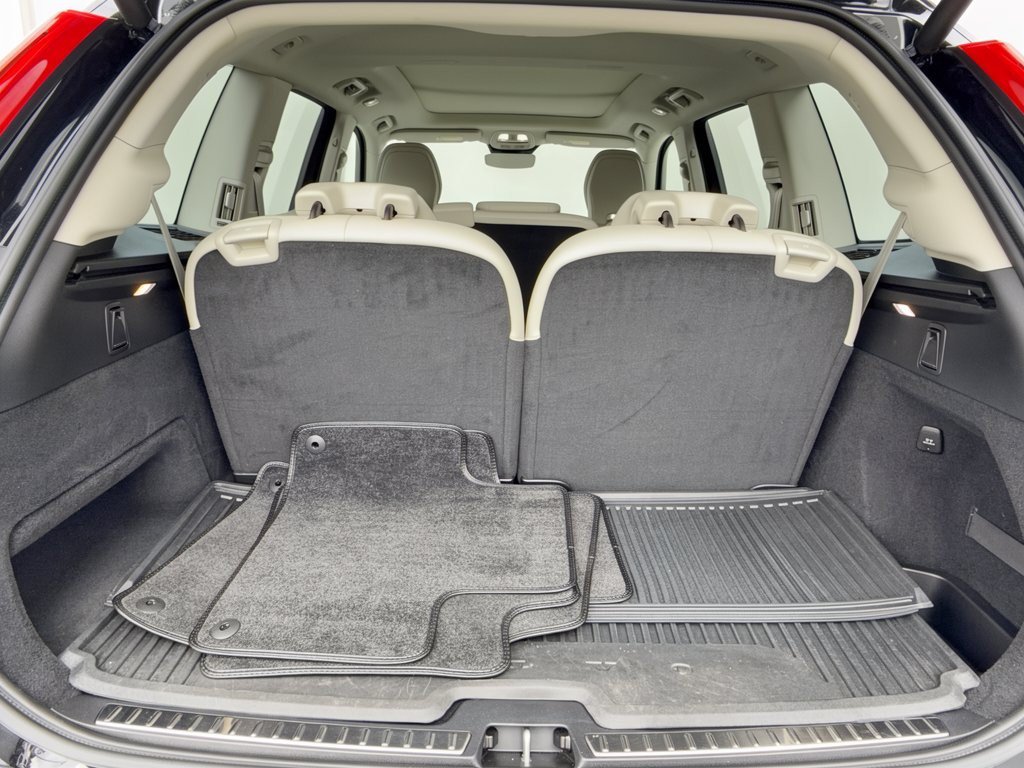 Used 2025 Volvo XC90 B6 Plus w/ Protection Package Premier AWD/4WD image 28