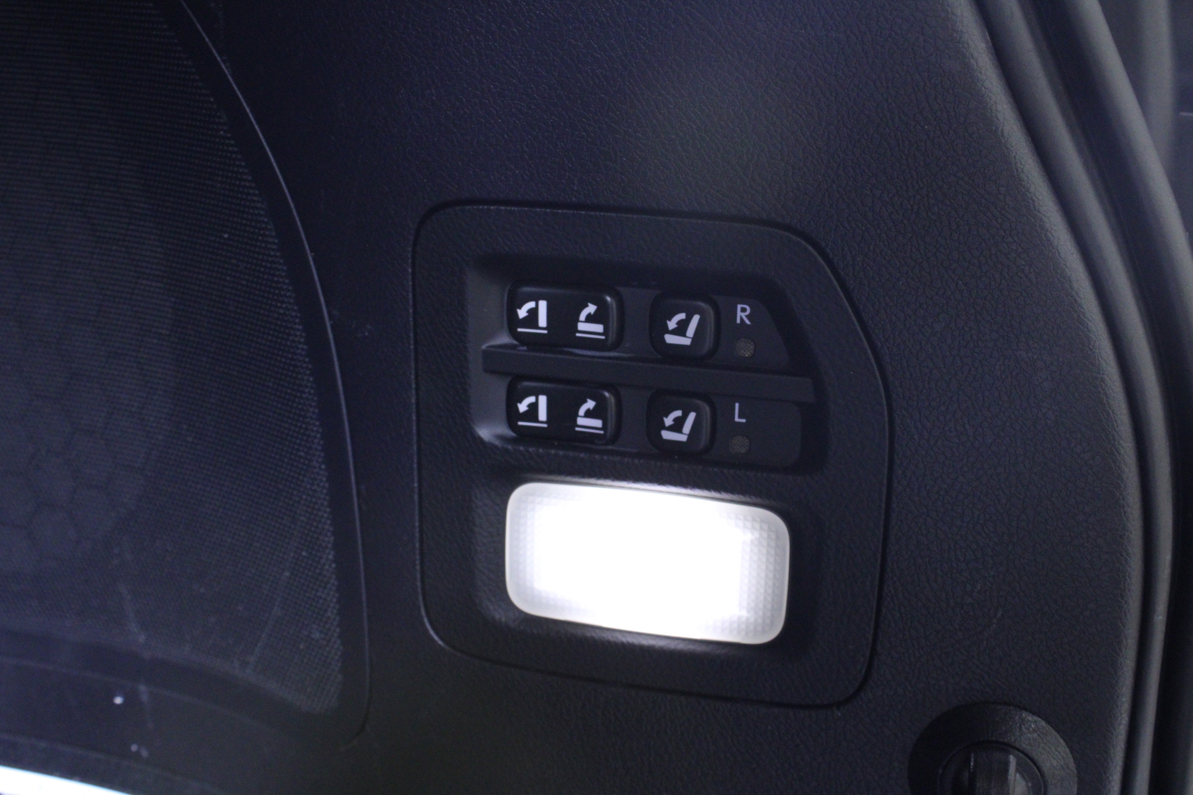 Used 2017 Lexus LX 570 4WD w/ Luxury Package image 11