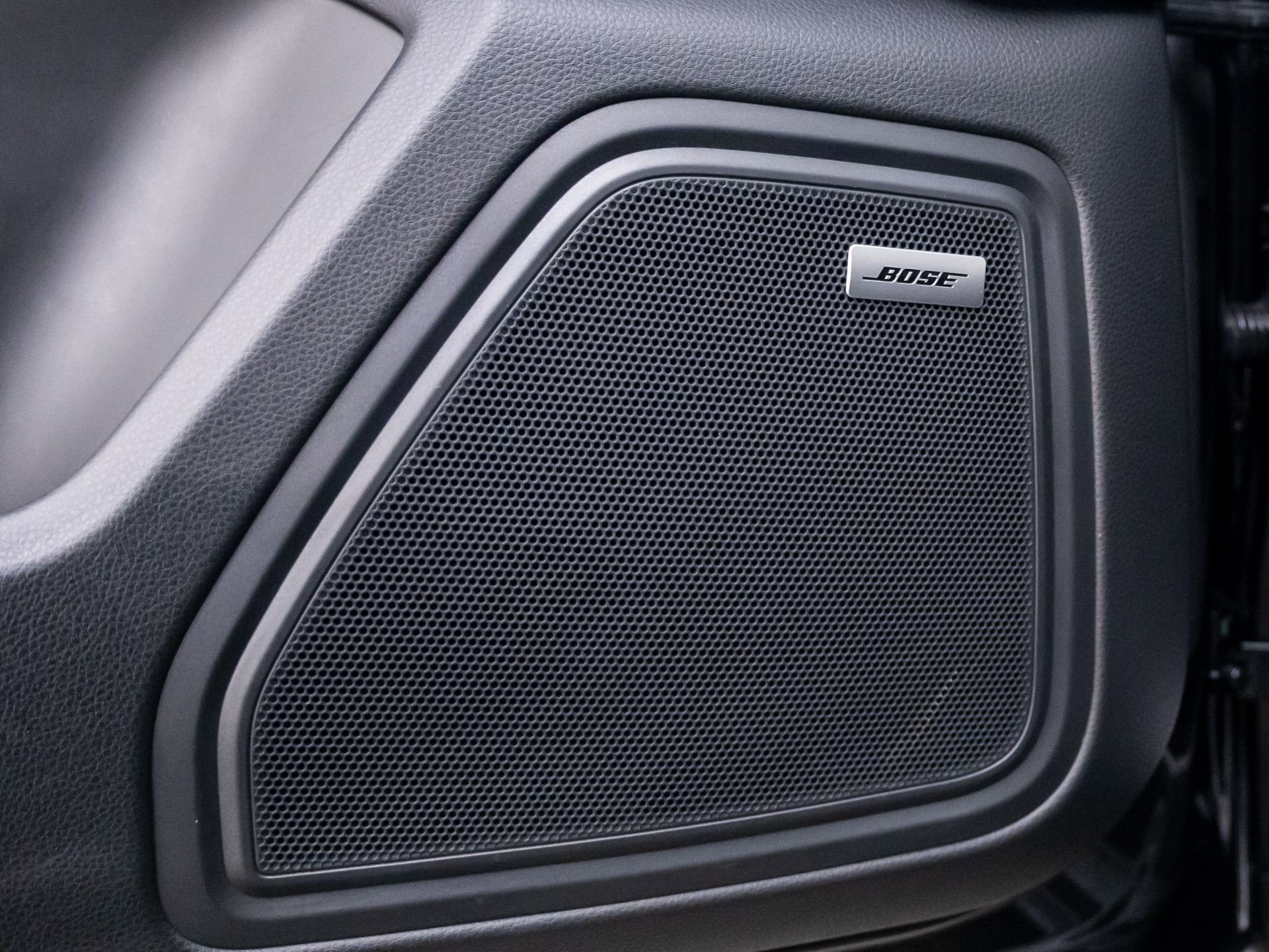 Certified 2025 Porsche Macan AWD/4WD image 15