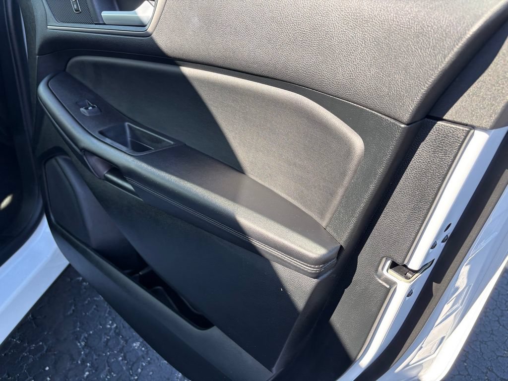 Used 2023 Ford Edge SEL AWD/4WD image 11