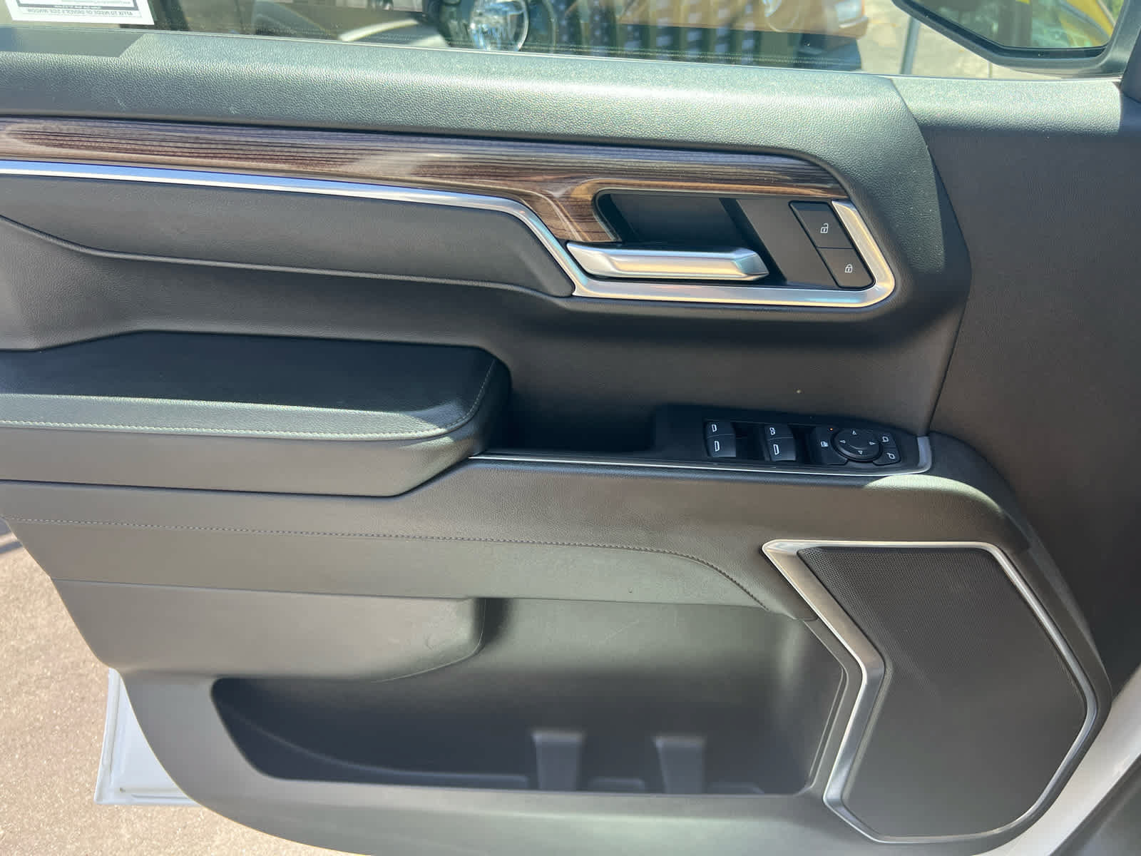 Used 2025 Chevrolet Silverado 1500 LT AWD/4WD image 13