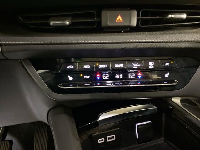 Used 2023 Buick Envision Essence image 42