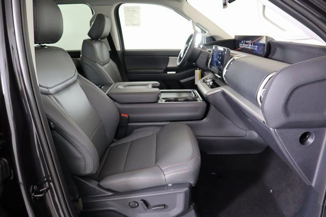 New 2025 Ford Expedition Active image 18