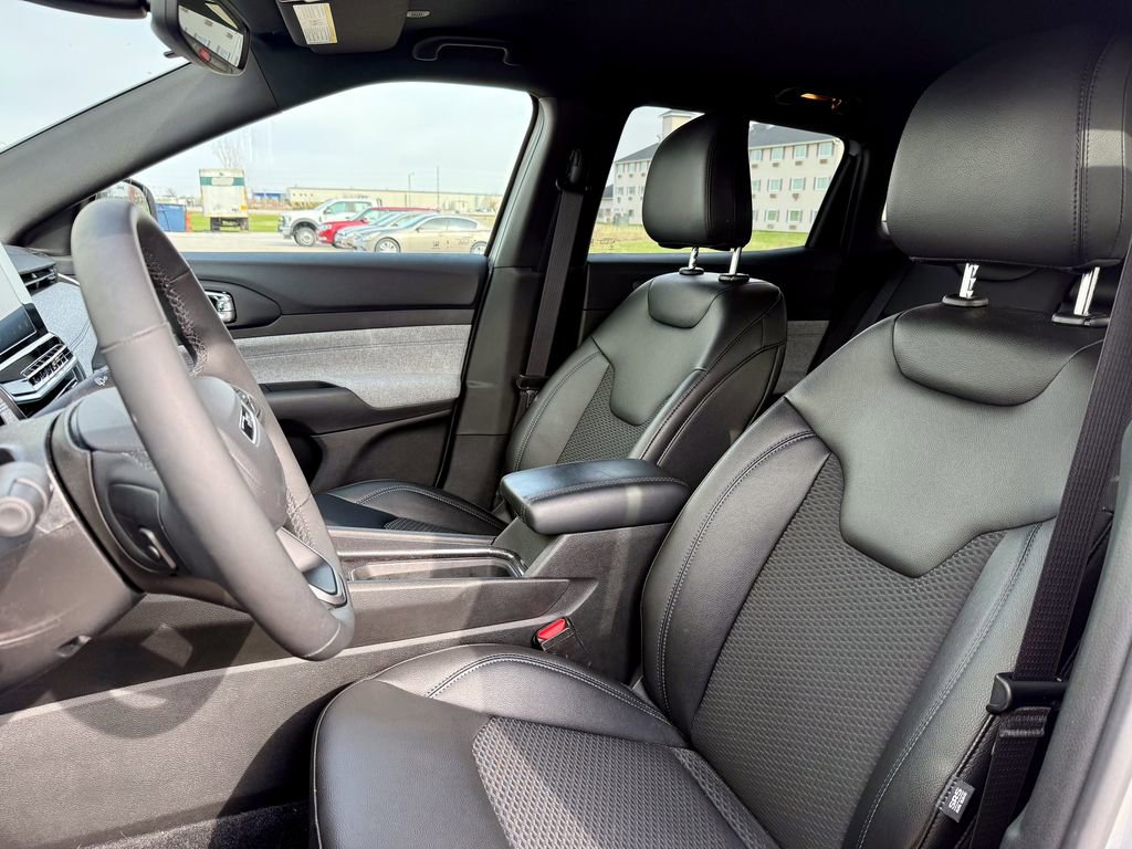 Used 2025 Jeep Compass Latitude image 11