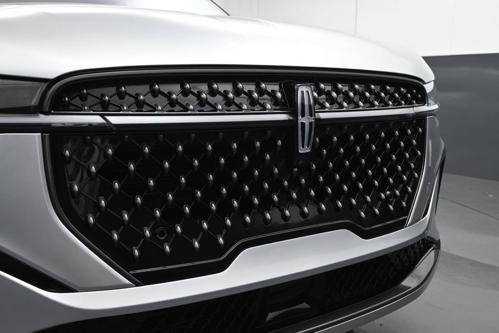 Used 2024 Lincoln Nautilus Black Label w/ Jet Appearance Package (87T) AWD/4WD image 4