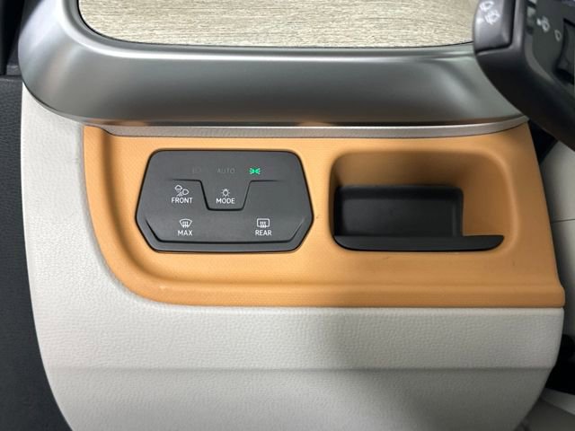 Used 2025 Volkswagen ID. Buzz 1st Edition image 19