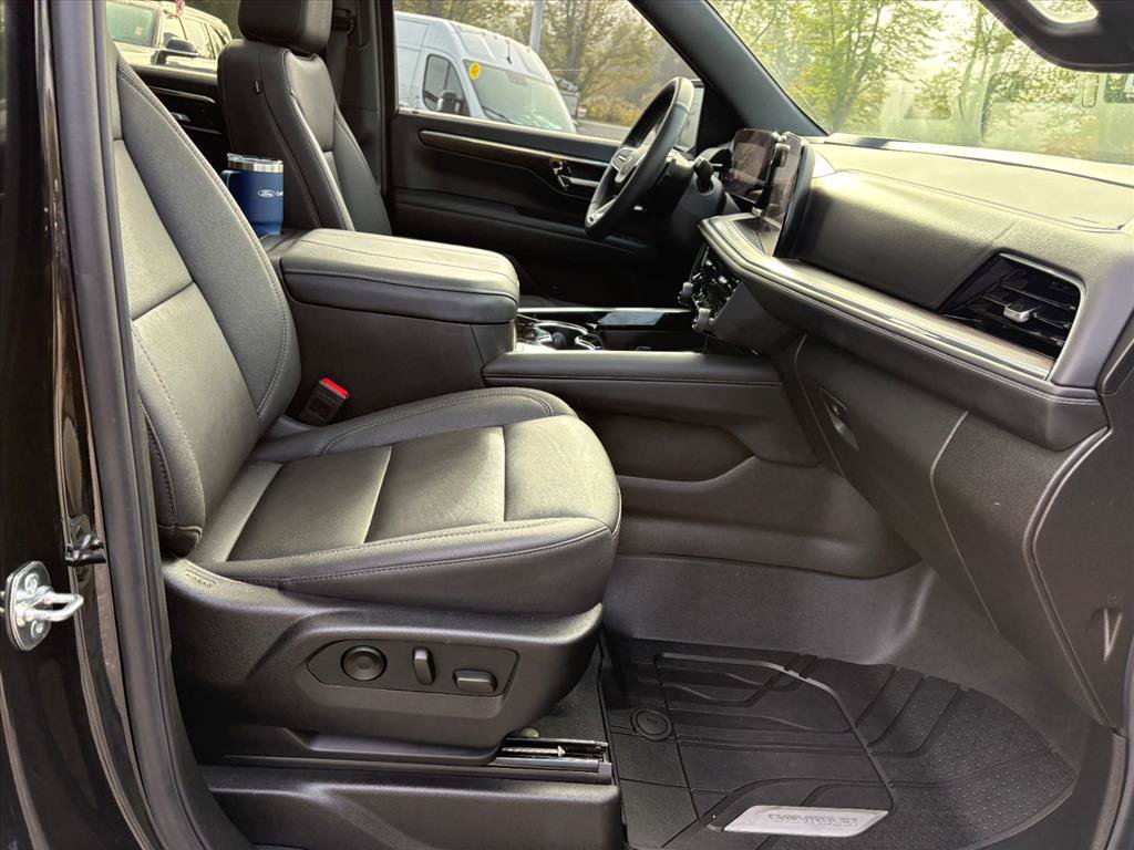 Used 2025 Chevrolet Tahoe Z71 w/ Comfort Package AWD/4WD image 19