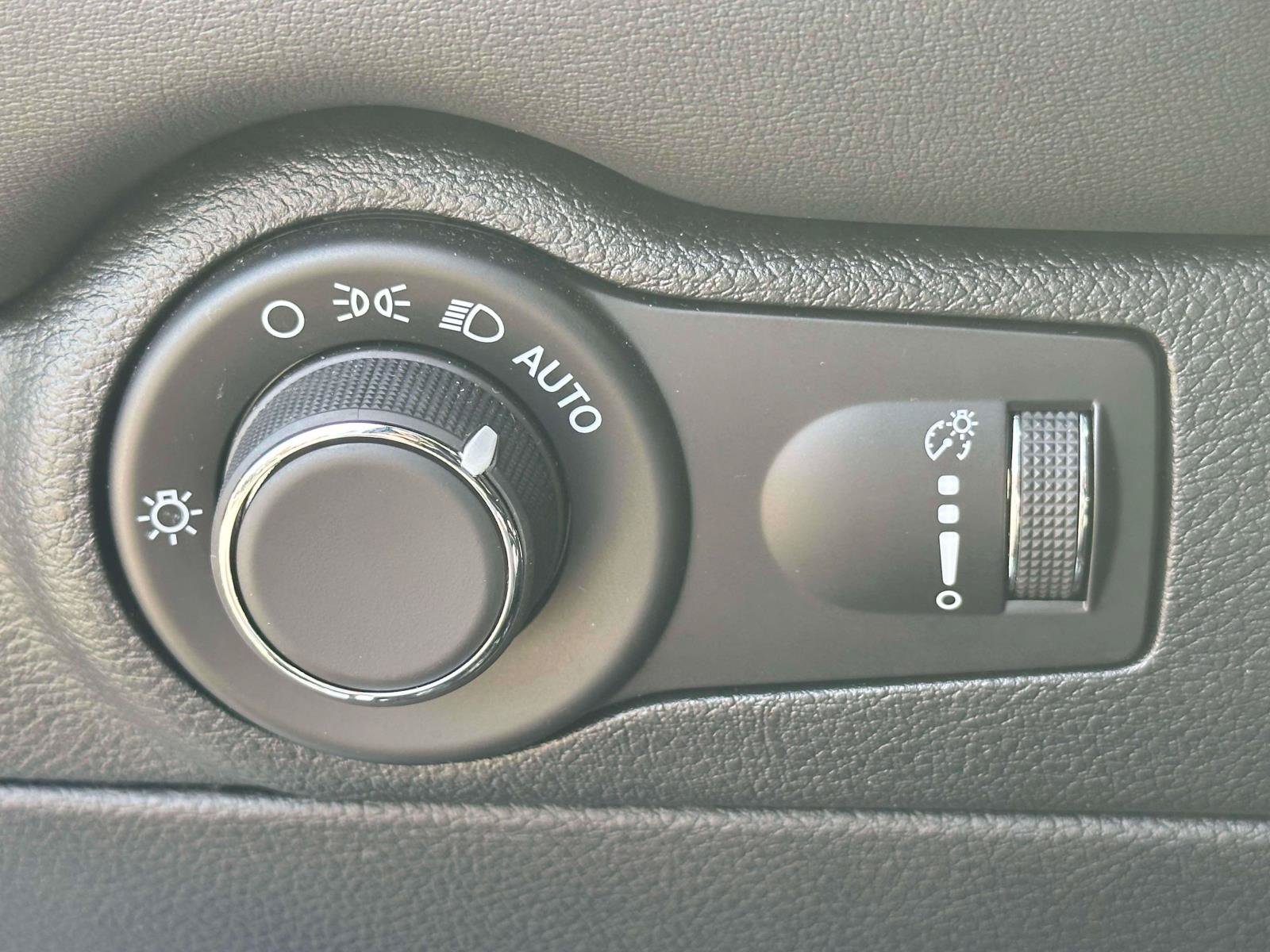 Used 2025 Dodge Durango GT AWD/4WD image 19