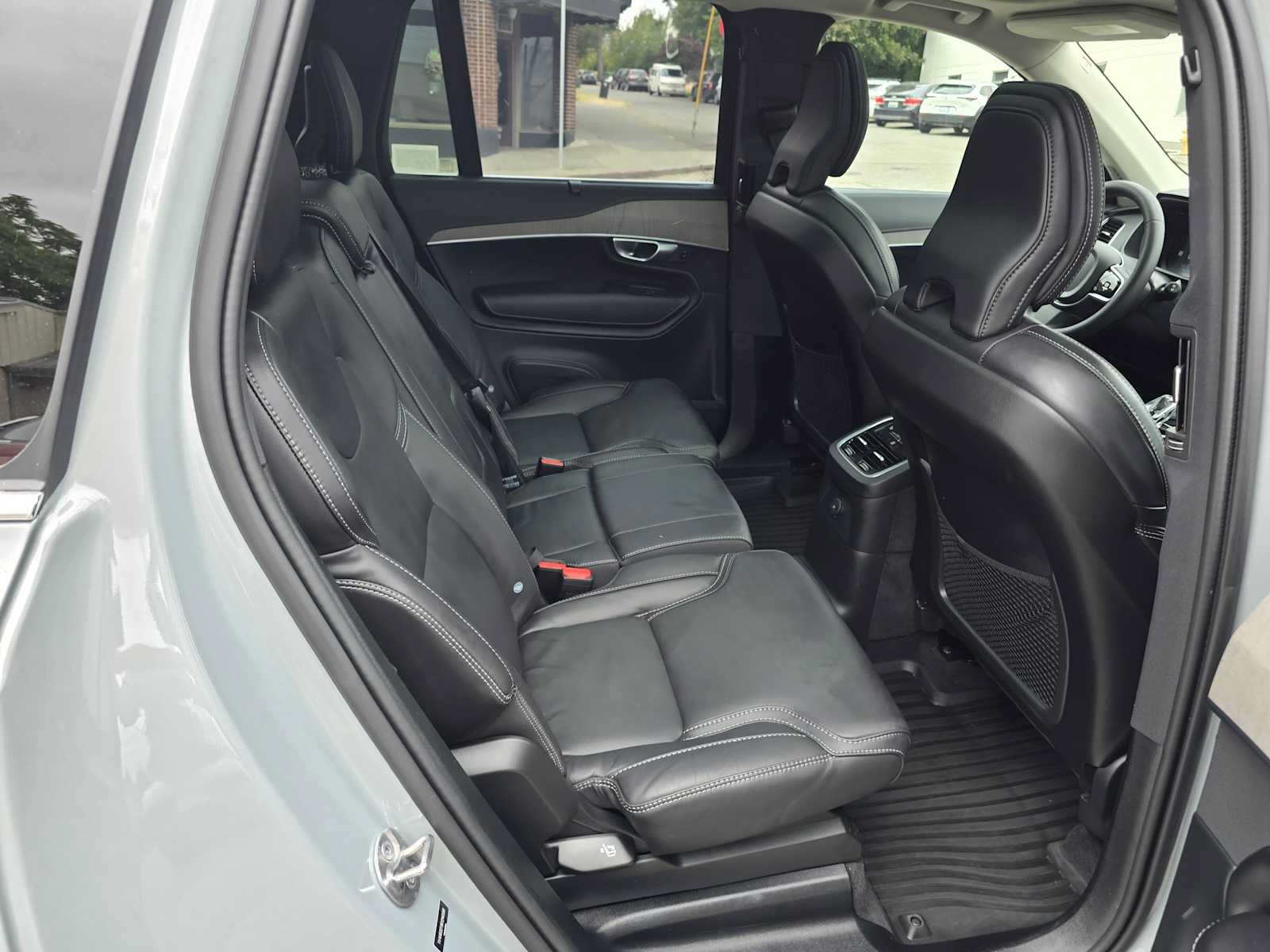 Certified 2024 Volvo XC90 T8 Ultimate w/ Protection Package Premier AWD/4WD image 12