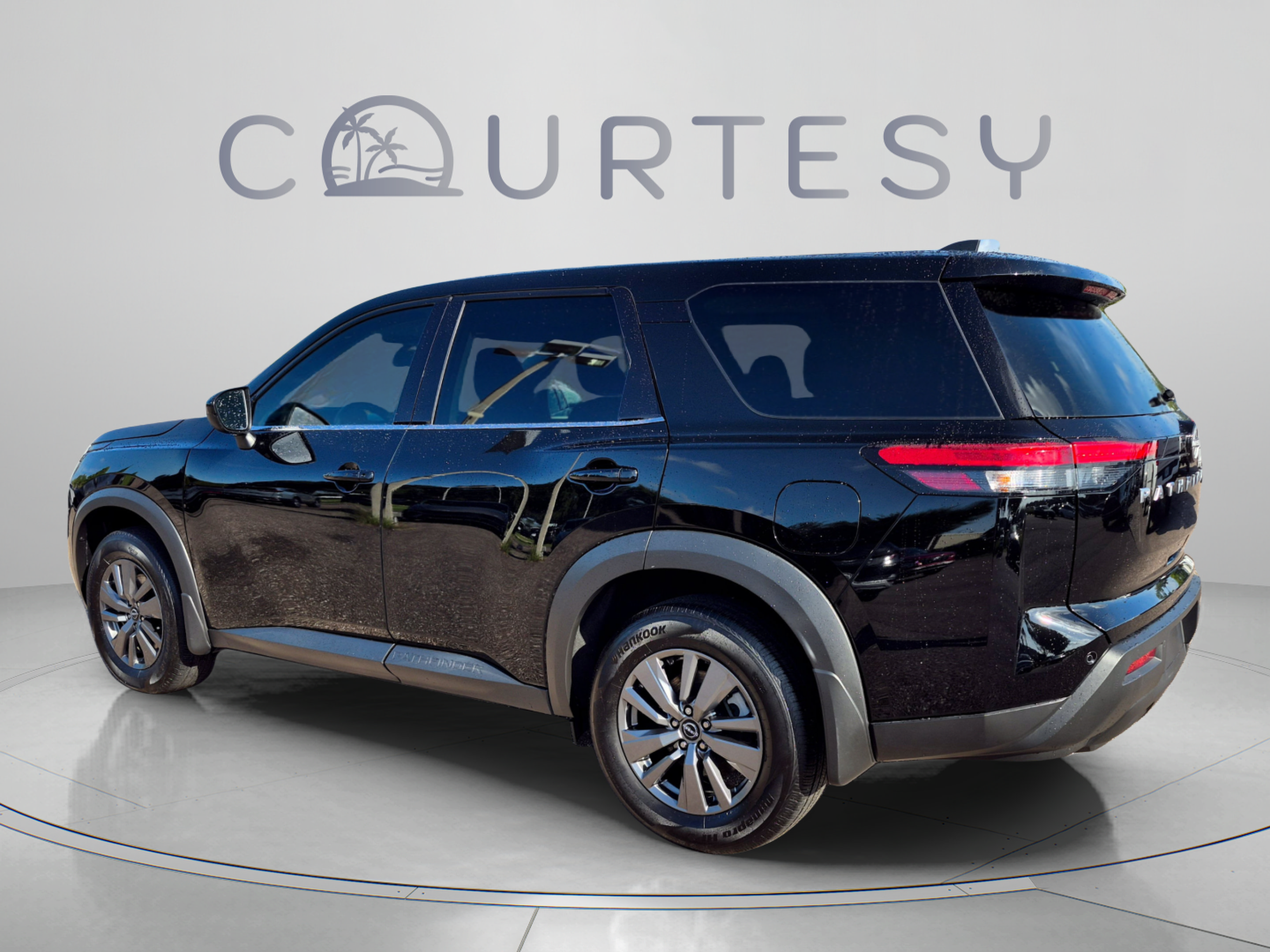 Certified 2025 Nissan Pathfinder S FWD image 5